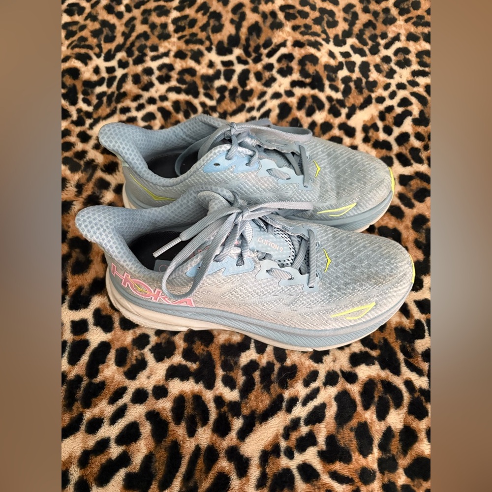 Hoka Women’s Clifton 9 size 6B Light Blue with Neon Yellow Accents Running Shoes